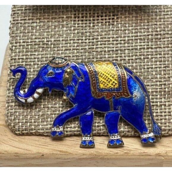VINTAGE ENAMEL STERLING SILVER SIAM BLUE ELEPHANT BROOCH PIN - Picture 1 of 6